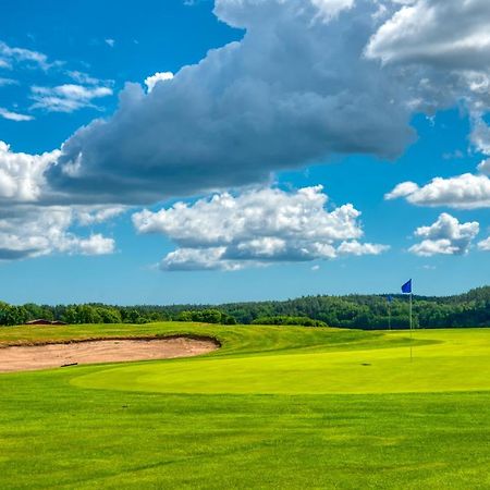 נייקופינג Kiladalens Golf & Lodge מראה חיצוני תמונה